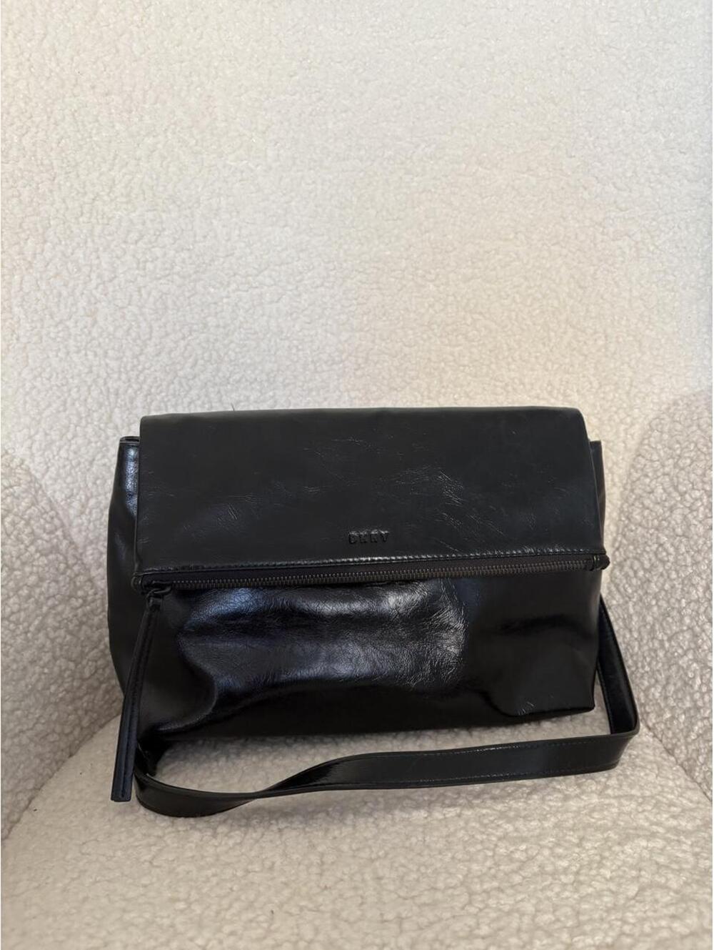 DKNY JAYESON MEDIUM FLAP